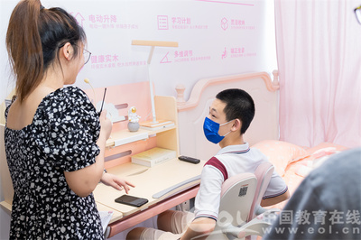 宁波市兴宁中学学生调研智能制造企业 探访宁波智造“硬核”力量